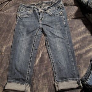 LA idol jeweled capris.